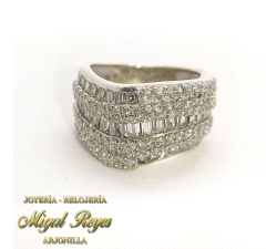 ANILLO ENTRELAZADO